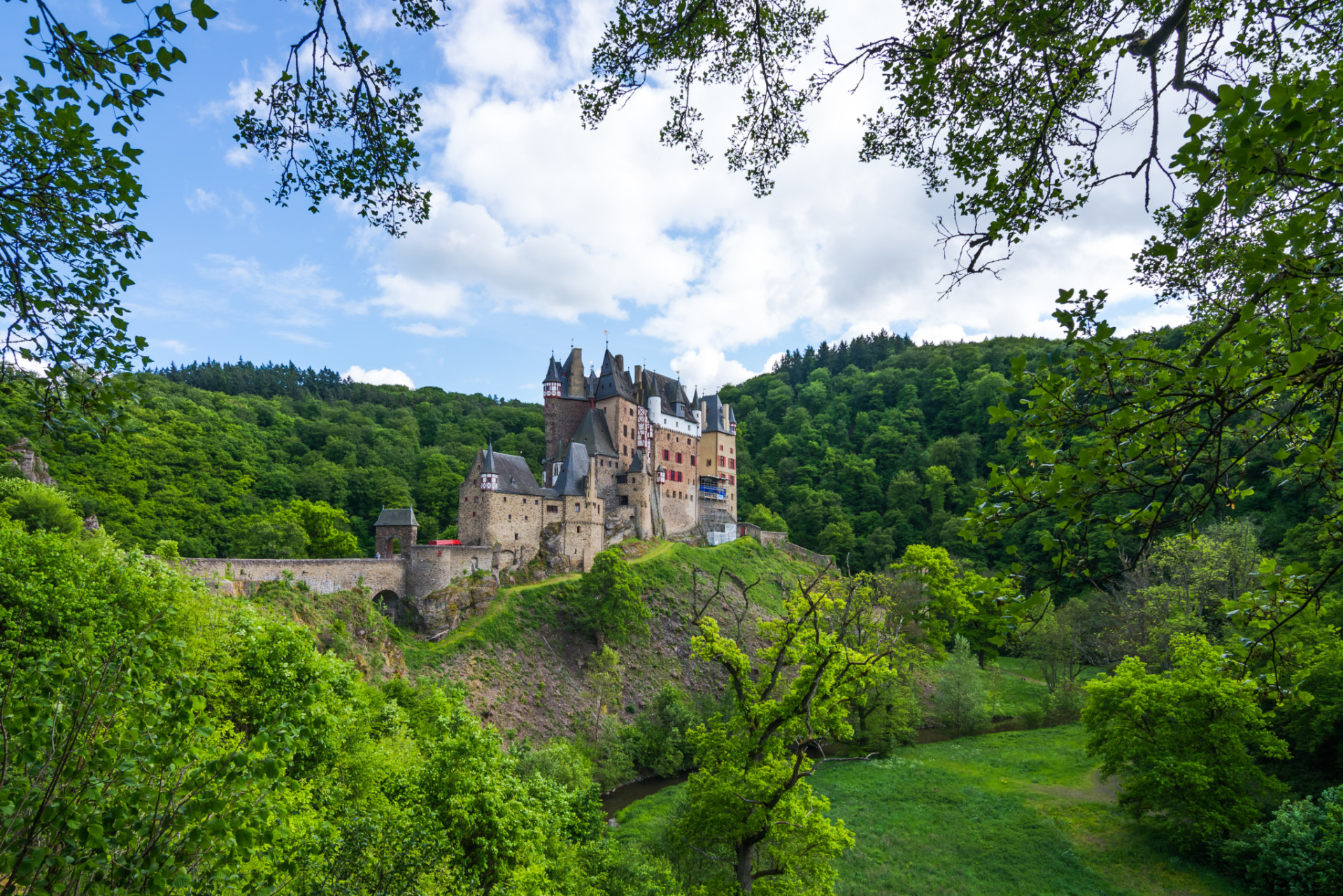 Eifel Burg Eltz beim Wandern an der Mosel